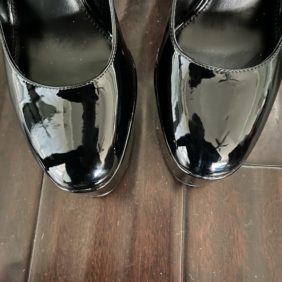 Steve Madden Black Patent Leather Platforms Size 10 - Picture 7 of 11